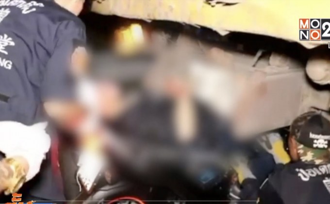 สาวขี่ จยย.พุ่งชนท้ายรถบรรทุกบนถนนวิภาวดี