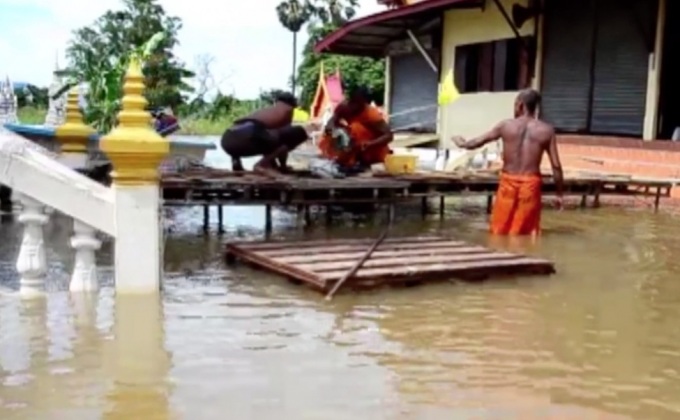 หลายพื้นที่ยังมีน้ำท่วมสูง