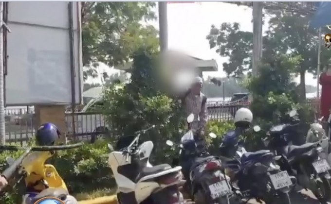 ลุงคลั่งชักมีดขู่หมอเหตุรอคิวนาน