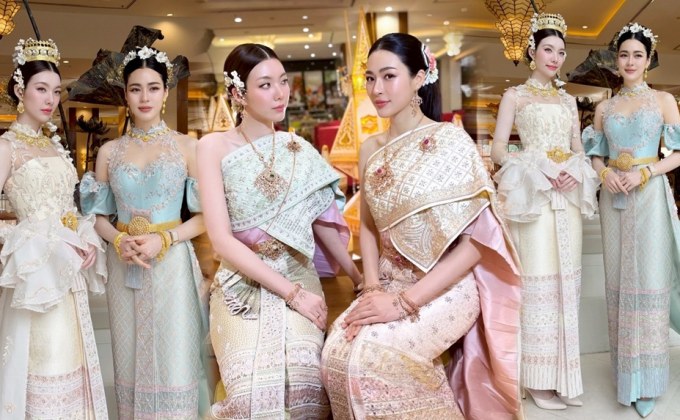ย้อนชม วนัช กูตูร์ แปลงโฉม คู่จิ้น หลิง-ออม ในลุคชุดไทยประยุกต์ ร่วมงานลอยกระทง “Lanna Culture & Sky Lantern 2025”