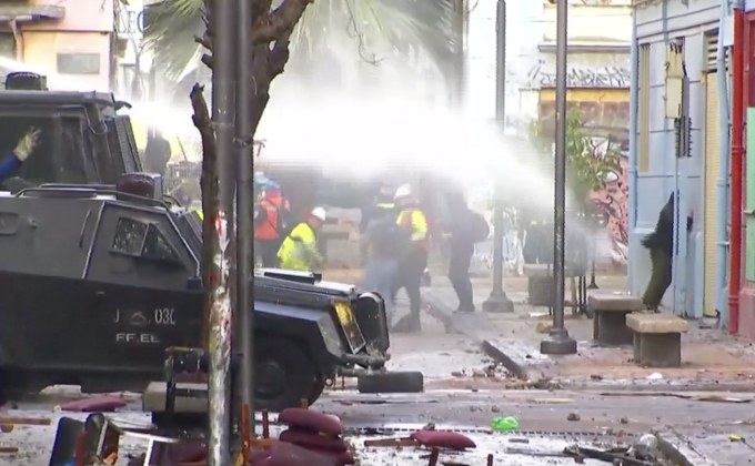 การประท้วงหยุดงานของคนงานท่าเรือชิลีขยายความรุนแรงขึ้น