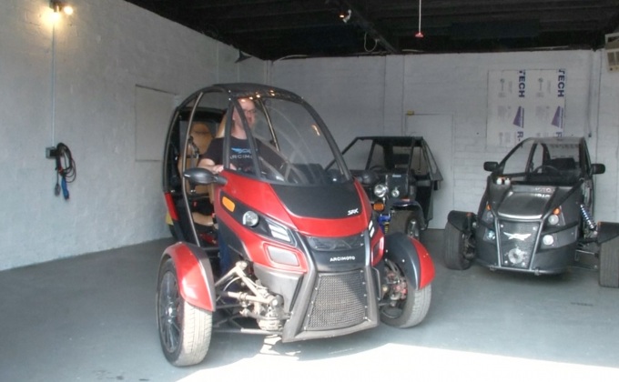 สามล้อไฟฟ้าลูกผสมมอเตอร์ไซค์-รถยนต์