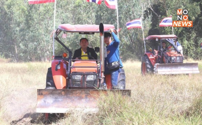 อนุชา ร่วมรณรงค์ไถกลบตอซังพืชลดการเผา