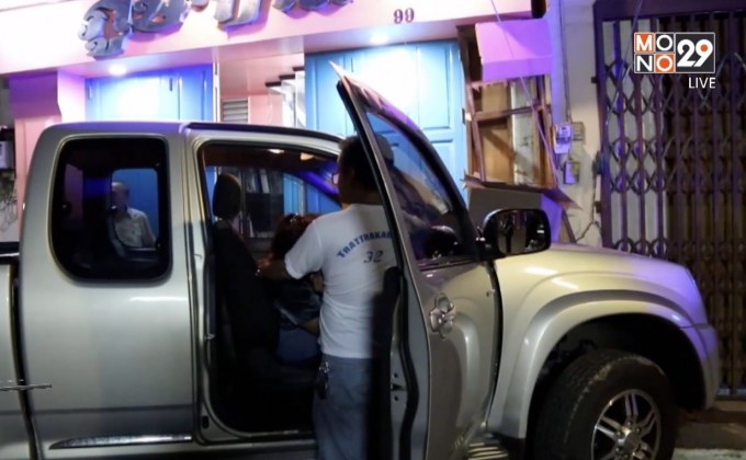 อุบัติเหตุหญิงสาวขับรถชนร้านตัดเย็บเสื้อผ้า