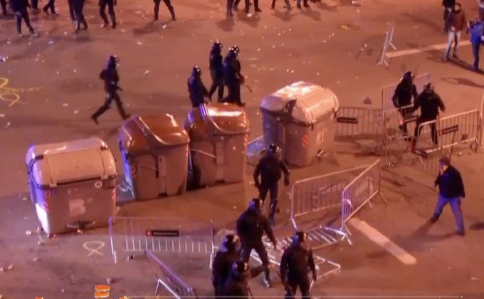 ตำรวจปะทะผู้ประท้วงที่เมืองบาร์เซโลนา