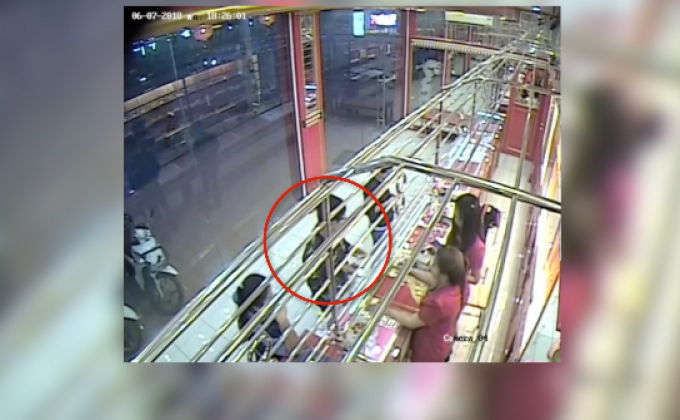 คนร้ายบุกเดี่ยวชิงทอง 3 บาท จ.ปราจีนบุรี