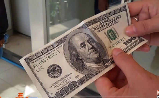 แก๊งต่างชาติใช้ดอลลาร์ปลอมหลอกซื้อของ