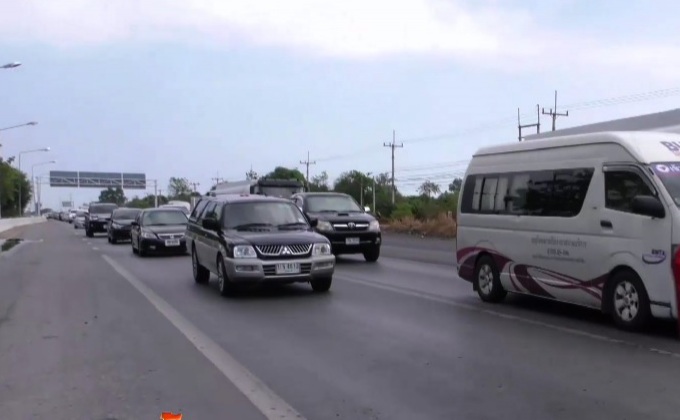 ประชาชนเริ่มเดินทางกลับจากสงกรานต์เลี่ยงรถติด