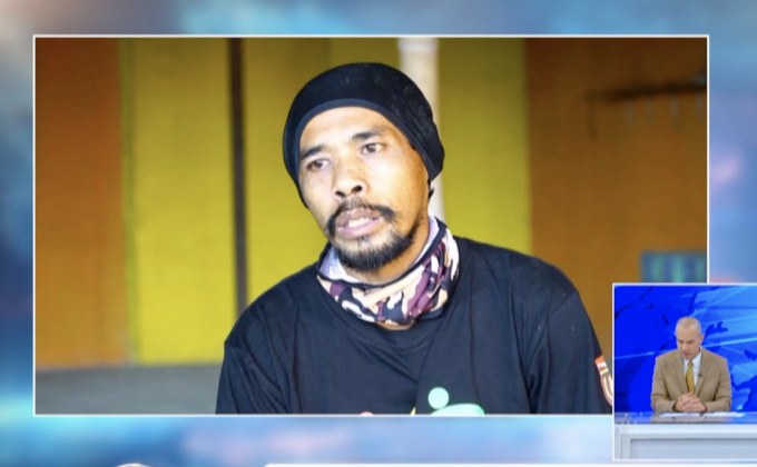 ชายอินโดฯเดินถอยหลัง รณรงค์ปลูกป่า