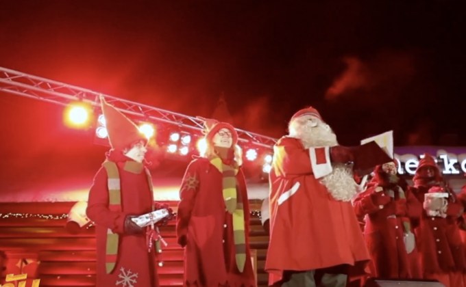 ซานตาคลอส เตรียมแจกของขวัญเด็กช่วงคริสต์มาส