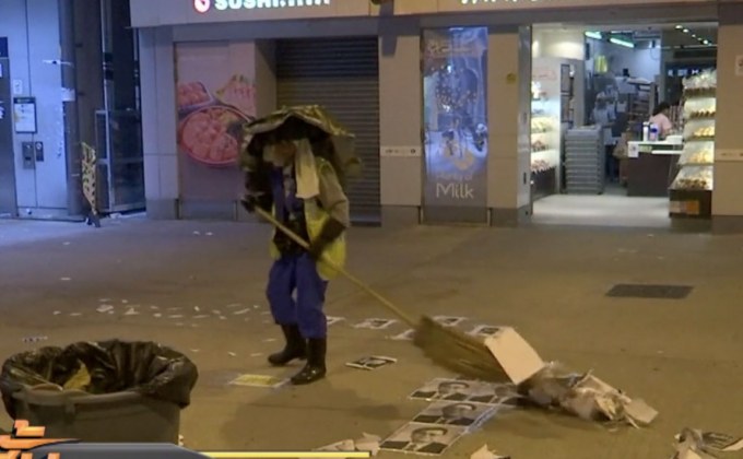 ​ฮ่องกงเร่งเก็บกวาดสถานีรถไฟหลังเกิดเหตุชุลมุน