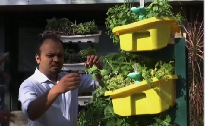 ร่อนทองคำในแม่น้ำที่คีร์กีซสถาน