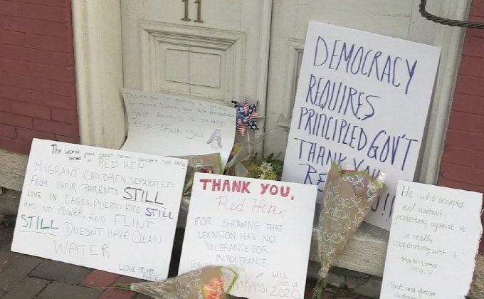 โฆษกทำเนียบขาวถูกเชิญออกจากร้านอาหาร