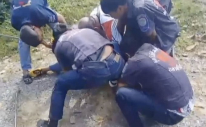 ล้อมจับชายคลั่งกระชากสร้อยทองแม่เพื่อไปซื้อยาเสพ