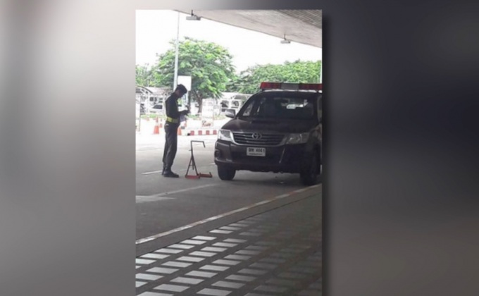 ชื่นชม รปภ.สนามบินล็อกล้อรถ ตร.จอดแช่