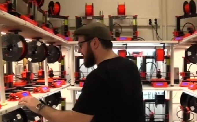 อดีตดีเจเปิดบริษัทผลิตเครื่องพิมพ์สามมิติในเชก