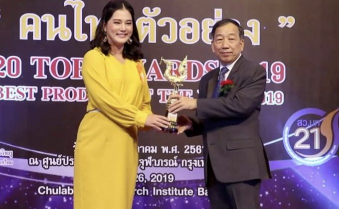 2 ผู้ประกาศโมโน 29 รับรางวัล “คนไทยตัวอย่าง”