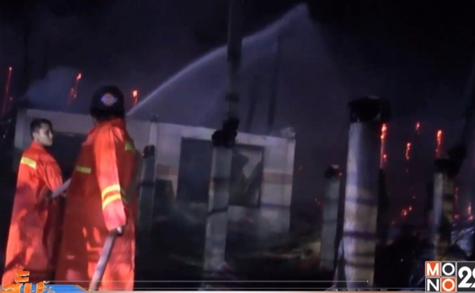 เพลิงไหม้บ้านไม้ลมกรรโชกแรงเสียหาย 11 หลัง