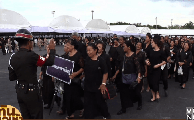 ประชาชนเข้าสักการะพระบรมศพ เนืองแน่น