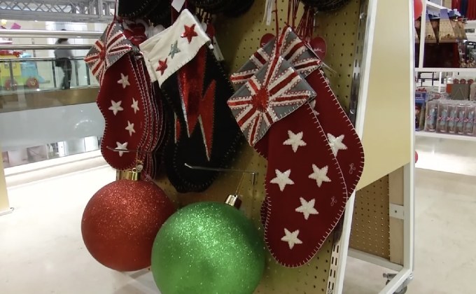 ห้างหรูในอังกฤษขายสินค้าคริสต์มาสก่อนกำหนด