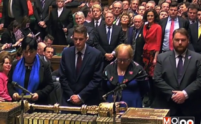 สภาล่างอังกฤษผ่านมติให้รัฐบาลเดินหน้า Brexit