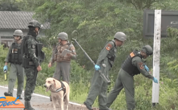 ลอบวางระเบิดทหารชุด รปภ.ครู จ.นราธิวาส