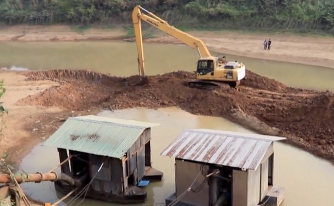 ทหารเร่งขุดลอกแม่น้ำยมช่วยภัยแล้ง จ.พิษณุโลก