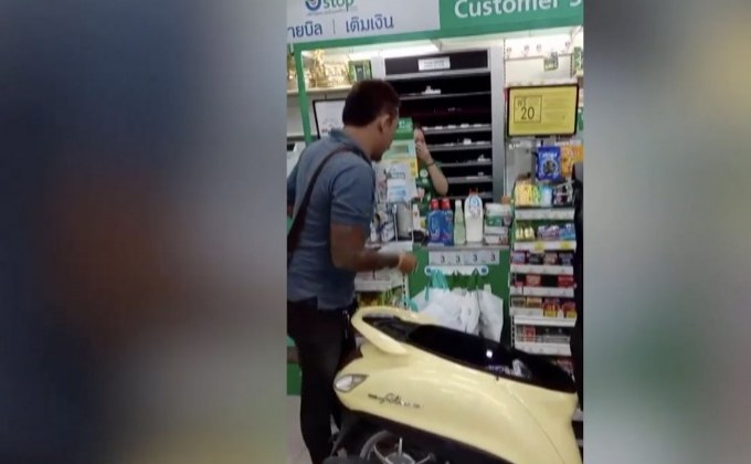 งานเข้า เอาผิดหนุ่มประชดร้านค้าไม่แจกถุง