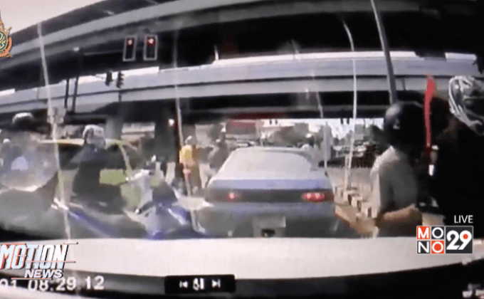 วัยรุ่น10 คนก่อเหตุวิวาทกลางสี่แยก