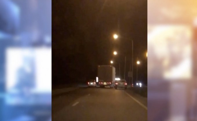 รถบรรทุกขับบี้รถเก๋ง อันตรายบนถนน