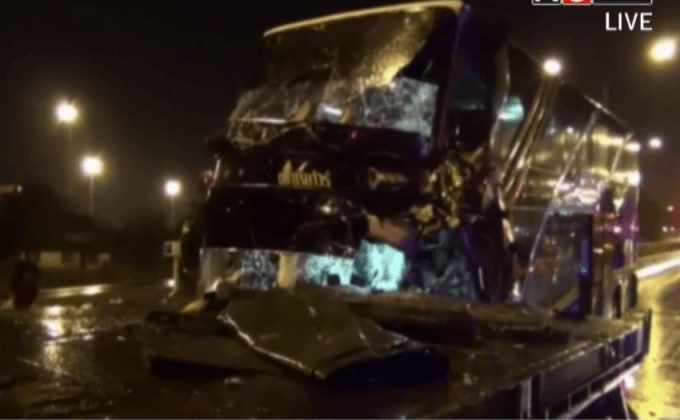 อุบัติเหตุรถทัวร์ชนรถบรรทุก บาดเจ็บ 11 ราย