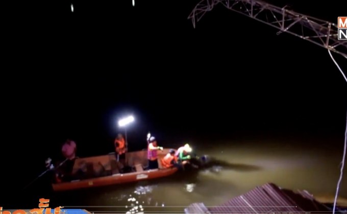 ตลิ่งทรุดบ้านพัง 2 หลัง สูญหาย 1 คน