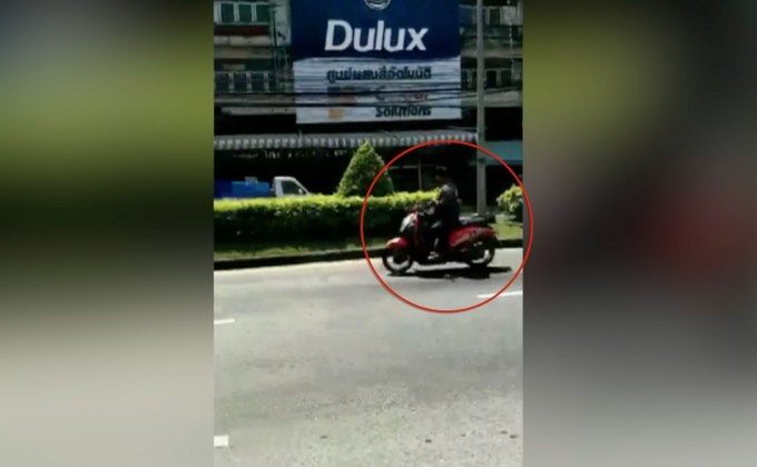 ไล่จับหนุ่มคลั่ง ควงมีด – ขี่จยย.กลางเมืองแปดริ้ว