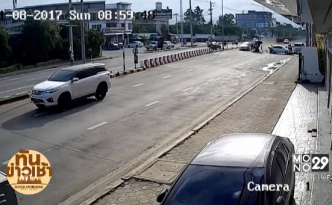 หนุ่มซิ่งกระบะชนดะ ม.6 ขี่ จยย. ถูกลูกหลง ดับคาที่