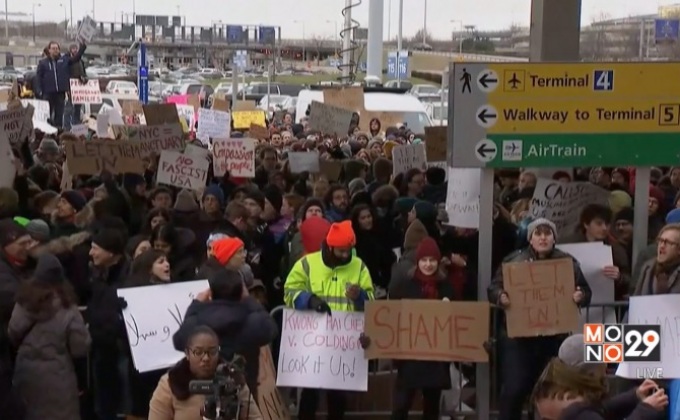 ประท้วงต้านคำสั่งงดรับผู้ลี้ภัยของ “ทรัมป์”