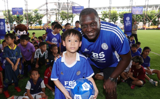 3 ตำนานจิ้งจอกร่วมจัดฟุตบอลคลินิกเสริมทักษะเยาวชนไทย