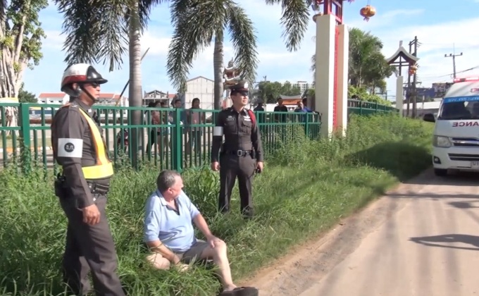 ชาวต่างชาติขับกระบะชน จยย. เสียชีวิต 2 คน