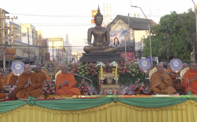 โคราชทำบุญเมือง ตักบาตรพระ 10,000 รูป