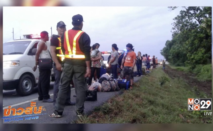 รถทัวร์เสียหลักพลิกตกข้างทางเจ็บสาหัส 4 คน