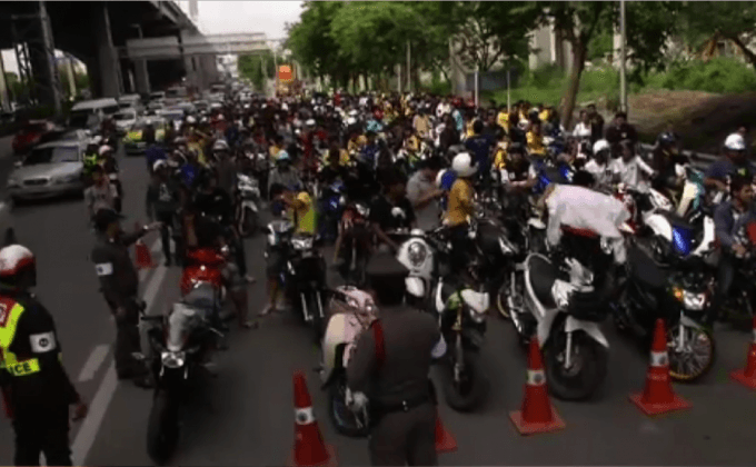 ส่งฟ้องผู้ขับขี่รถจักรยานยนต์ผิดกฎหมาย