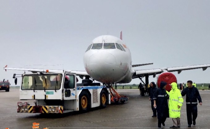 เครื่องบินจอดฉุกเฉินที่จีนหลังเครื่องยนต์ขัดข้อง