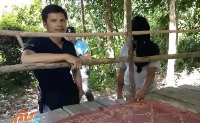 ตำรวจภูธรรือเสาะ คุม 1 ใน 4 ผู้ต้องหาคดีฆ่าทวงหนี้ ทำแผนฯ