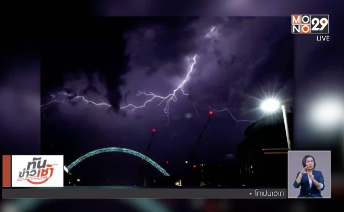 สนามบินอังกฤษป่วนหลังเกิดฟ้าผ่า 64,000 ครั้ง