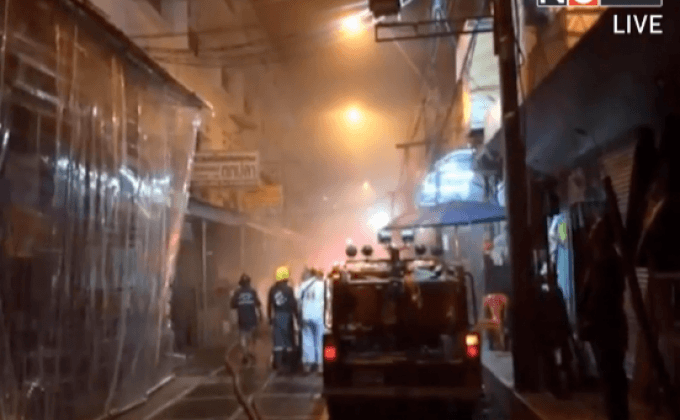 ไฟไหม้ร้านค้าในคลองถมเซ็นเตอร์