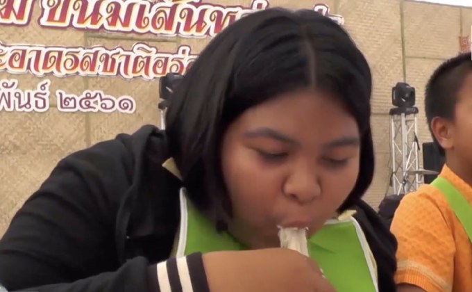 แข่งขันกินขนมเส้น จ.เพชรบูรณ์