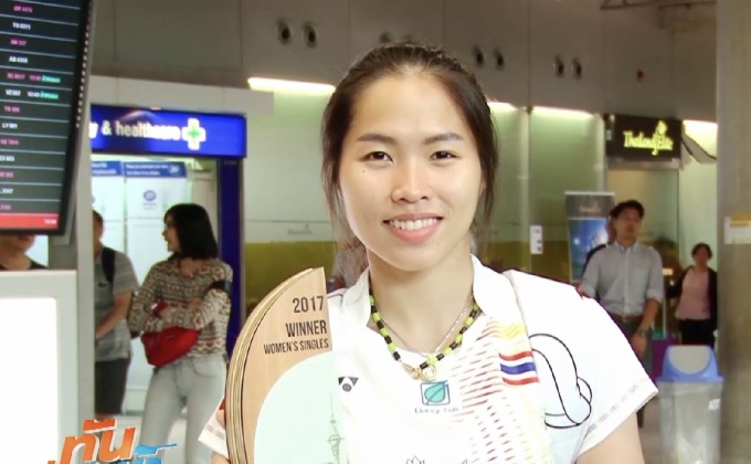 “เมย์ รัชนก” ขยับรั้งมือ 8 ขนไก่โลก