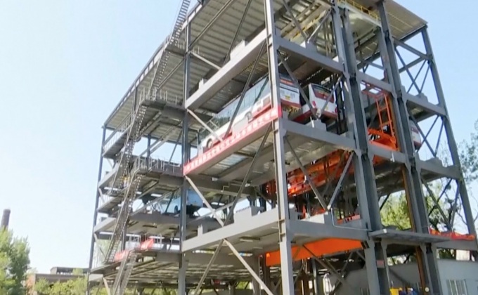 อาคารจอดรถบัสแนวตั้งแห่งแรกในจีน