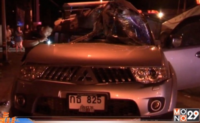 รถแหกโค้งพุ่งชนเสาไฟฟ้าเสียชีวิต 3 คน