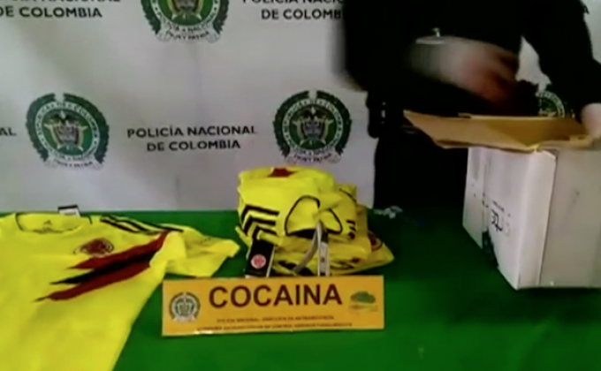 โคลอมเบียยึดเสื้อบอลเคลือบโคเคนเหลว