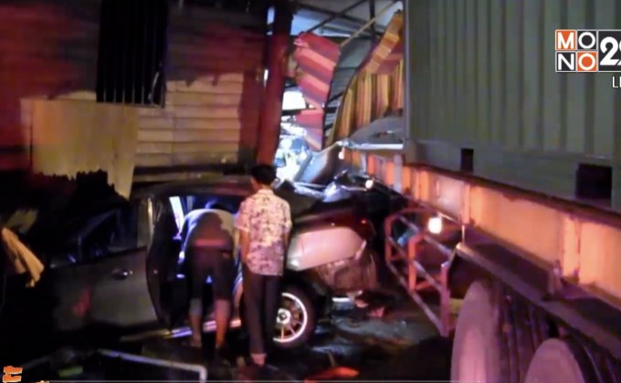 รถพ่วงเสียหลักชนร้านซ่อมรถจักรยานยนต์เสียหาย